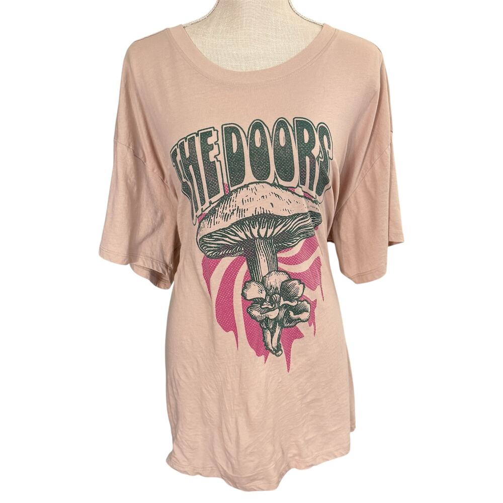 Torrid, The Doors, Sz 1X 14-16, Pale Pink, Tagless (Stamped), Short Sleeve